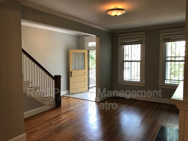 Photo - 309 9th St NE
