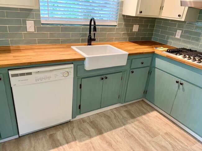 Dishwasher - 836 Seacliff Dr