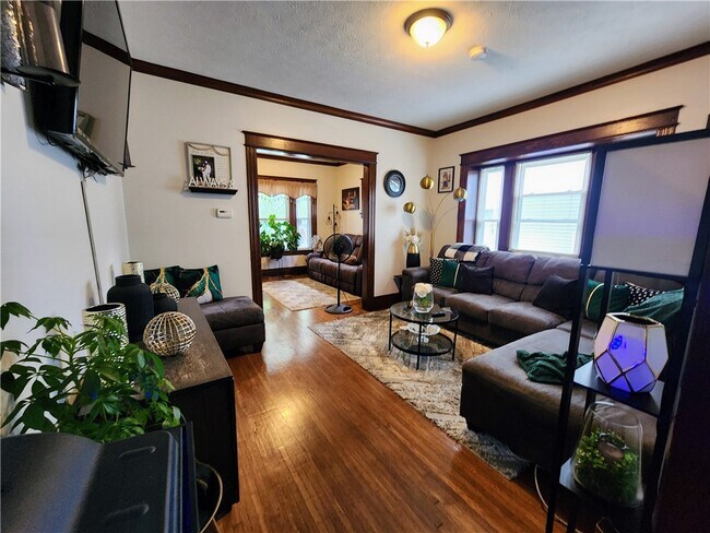 Photo - 674 Parsells Ave