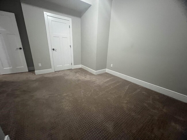 Basement-163xx 25TH AVENUE