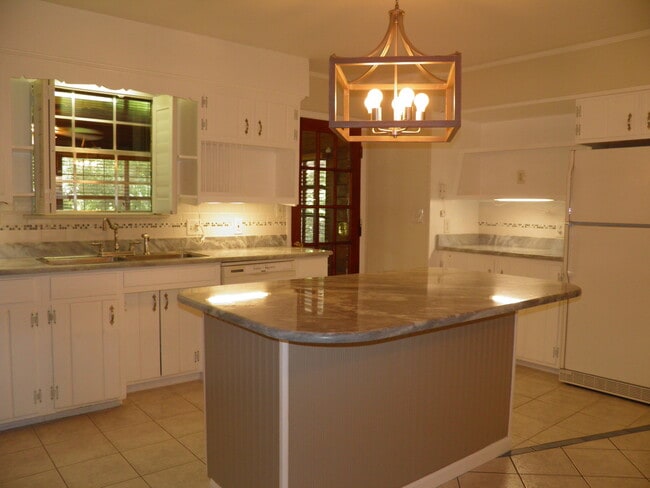 Photo - 212 Priscilla Dr