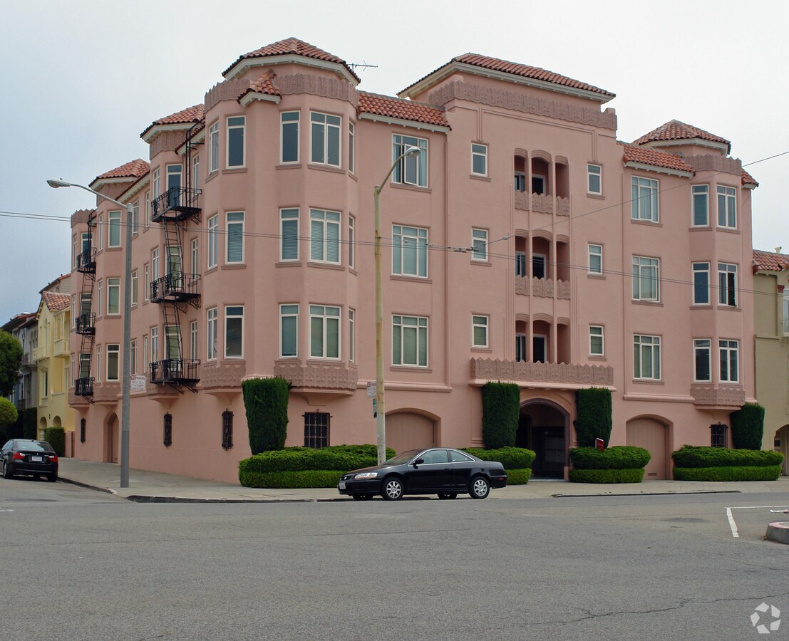 Photo - 3740 Fillmore St Apartments