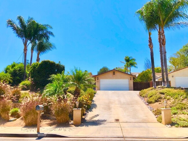 Building Photo - Light & Bright Single-Story Home in the Heart of Fallbrook, Complete with Private, Fully Fenced B...