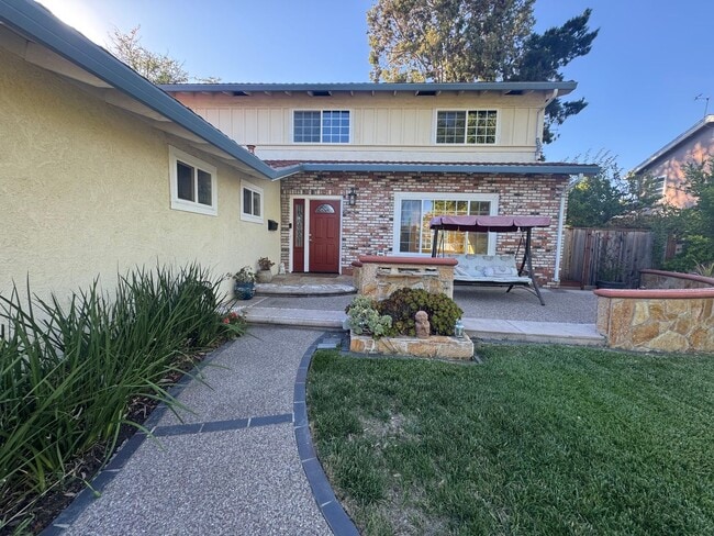 Building Photo - Pleasanton Foothills 5 bed / 3 bath, Singl... Rental