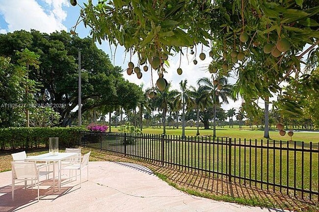 Building Photo - 5570 La Gorce Dr