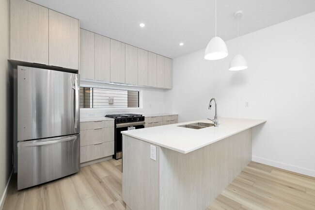 Photo - 8666-8677 77 St NW Unit MAIN 3