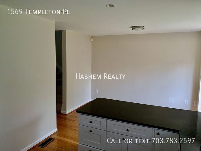 Photo - 1569 Templeton Pl