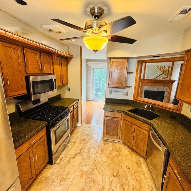 Photo - 2427 Linksman Ln