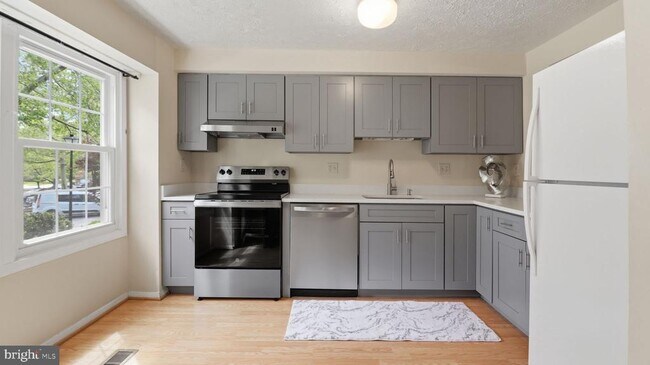 Photo - 7821 Fairborn Ct