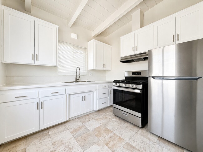 Photo - 1718 S Bundy Dr