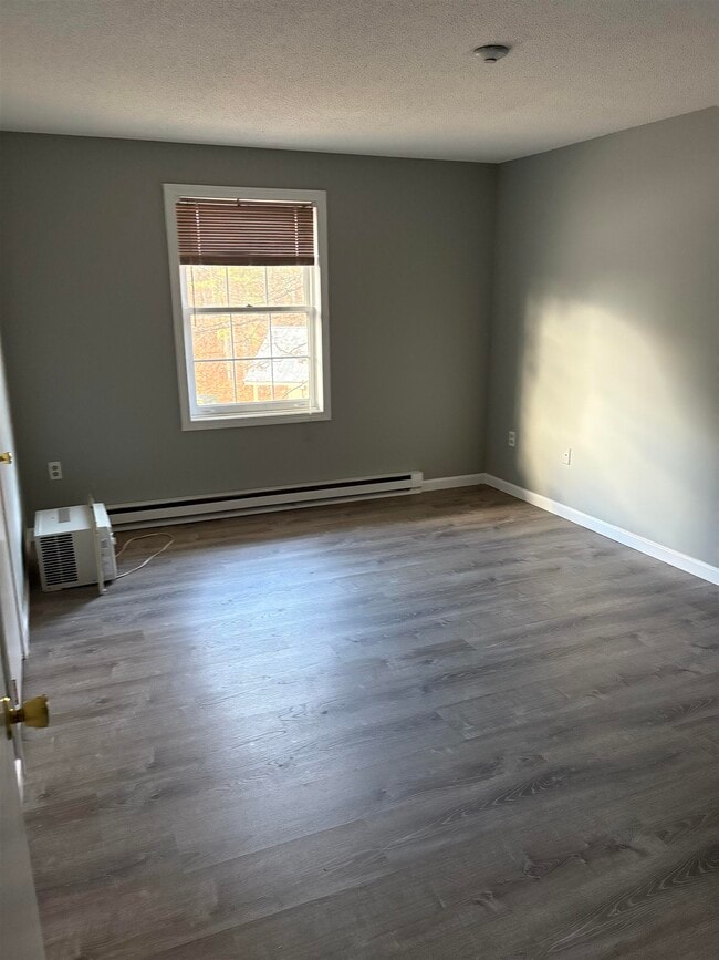 Photo - 130 Endicott St N