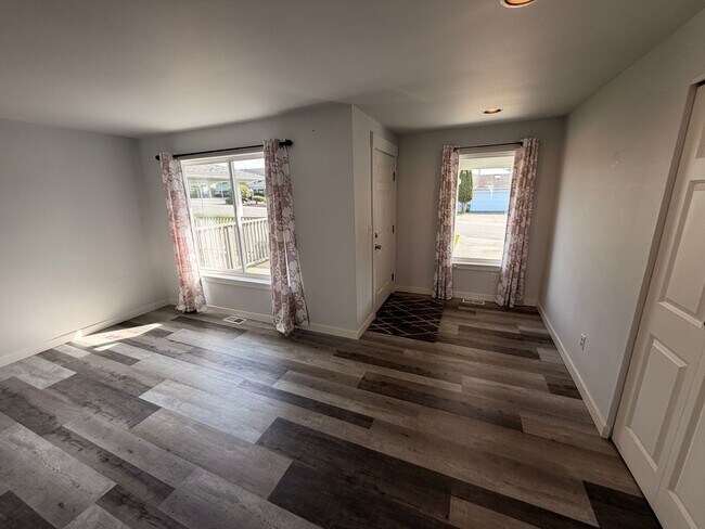 Photo - Burrows Court Unidad B