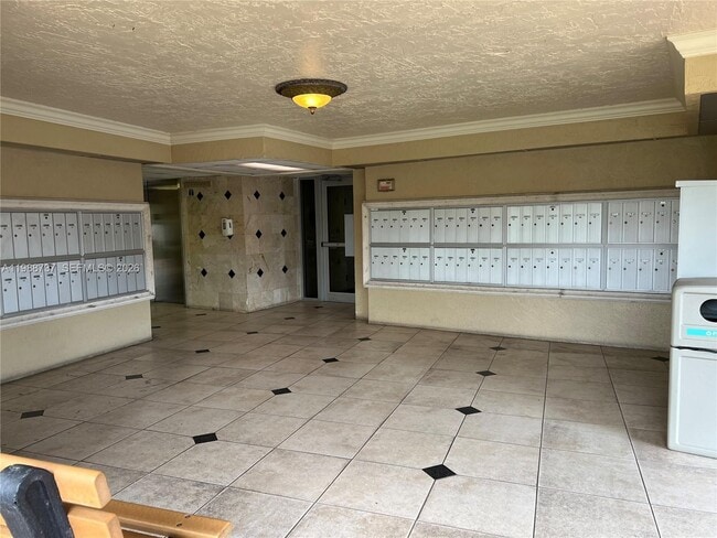 Building Photo - 13120 SW 92nd Ave Unit B-406