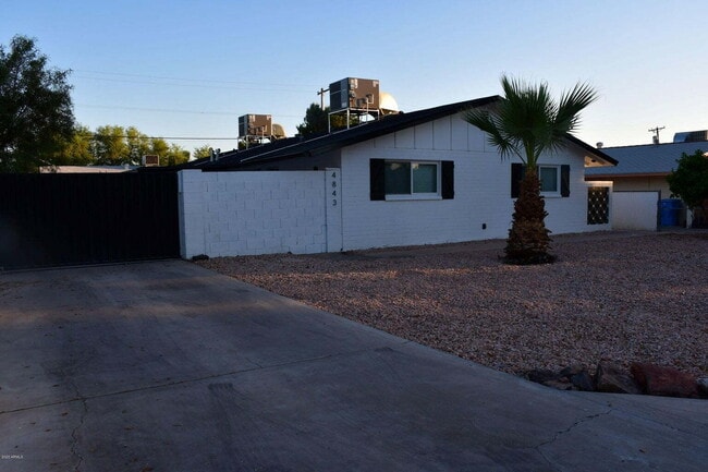 Building Photo - Stylish 2-Bedroom Arcadia Lite Living Minutes from Downtown Phoenix Unit 10