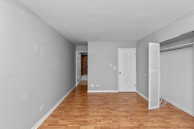 Photo - 3815 N Pine Grove Ave Unit 302