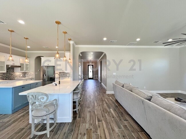 Building Photo - Stunning Custom 4/3/2 in Weatherford For Rent!