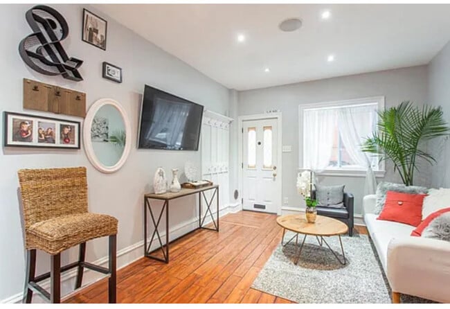 Photo - 823 S Hutchinson St