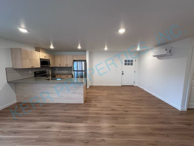 Photo - 701 Molalla Ave Unidad 102