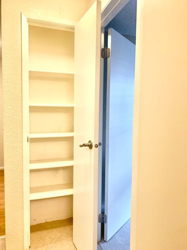 Photo - 1 BD 1 BA Kirkland Ground Floor Condo with Private Covered Patio