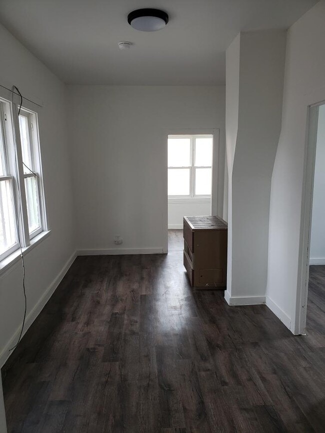 Photo - 715-711 11th Ave