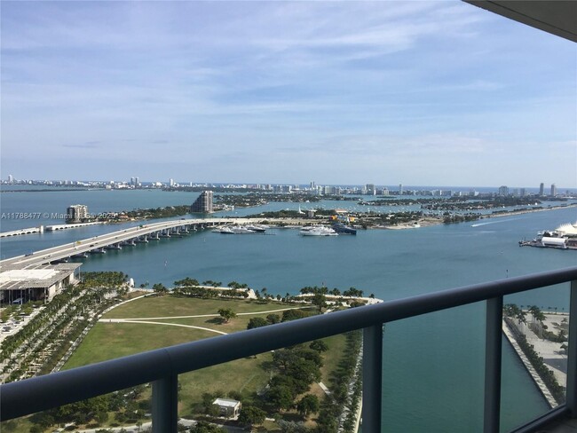 Photo - 888 Biscayne Blvd Unidad 3712 Rental