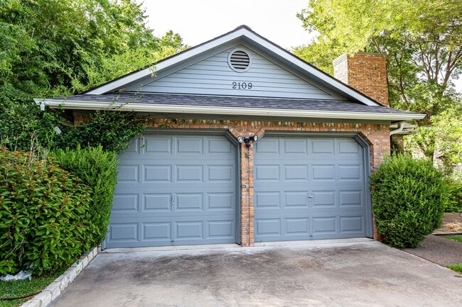 Photo - 2109 Castle View Dr