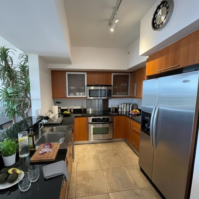 Photo - 888 Douglas Rd Unidad 1403