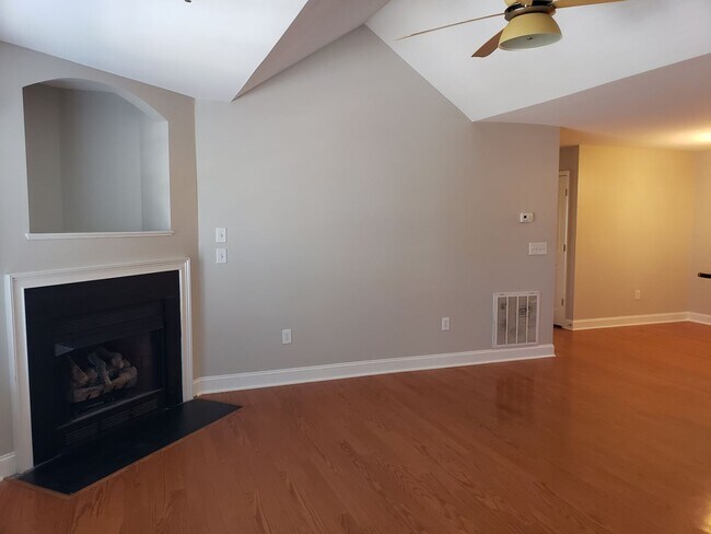 Photo - Great upper level condo convenient to everything