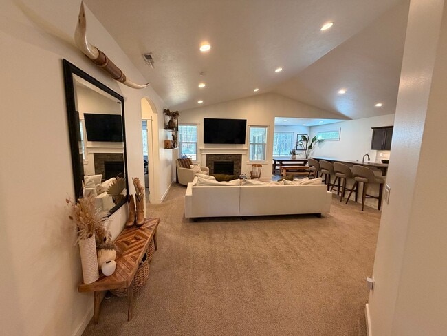 Photo - 3 Bed/2 Bath Single Level Home in Sisters! - Backs Up to Deschutes National Forest