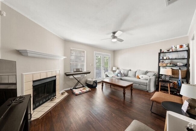 Building Photo - Tastefully Renovated 3/2.5 Condo Steps fro...