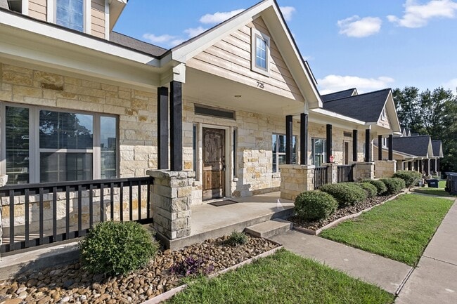 Photo - 5BR/4BA Home Near Texas A&M – Pre-Leasing ...