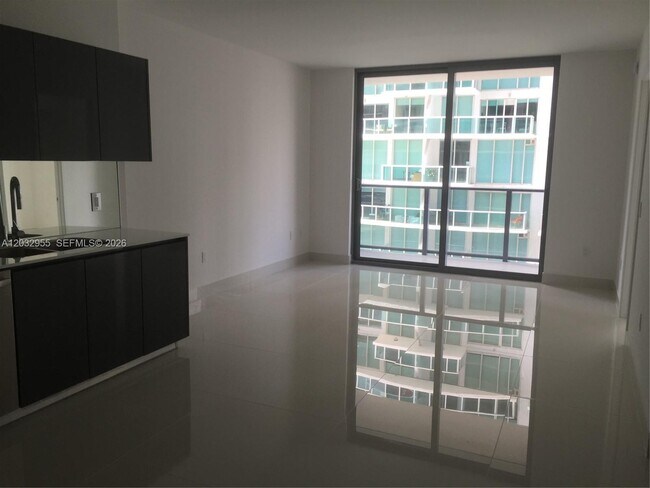 Photo - 31 SE 6th St Unidad 1106