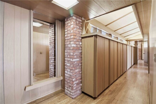 Photo - 951 Pembroke Rd