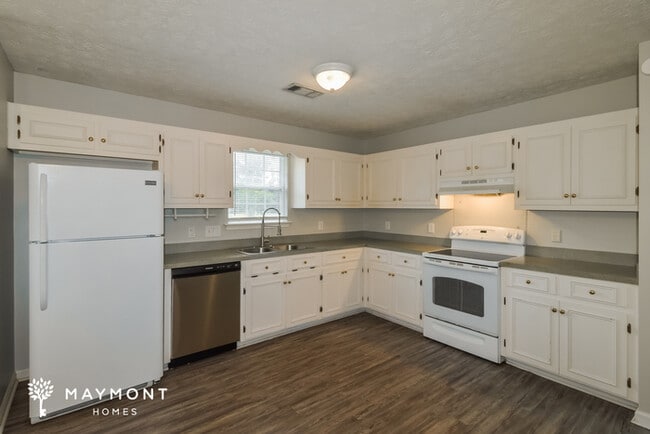 Photo - 975 Eastern Oaks Dr