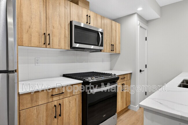 Photo - 10335-10135 135 St NW