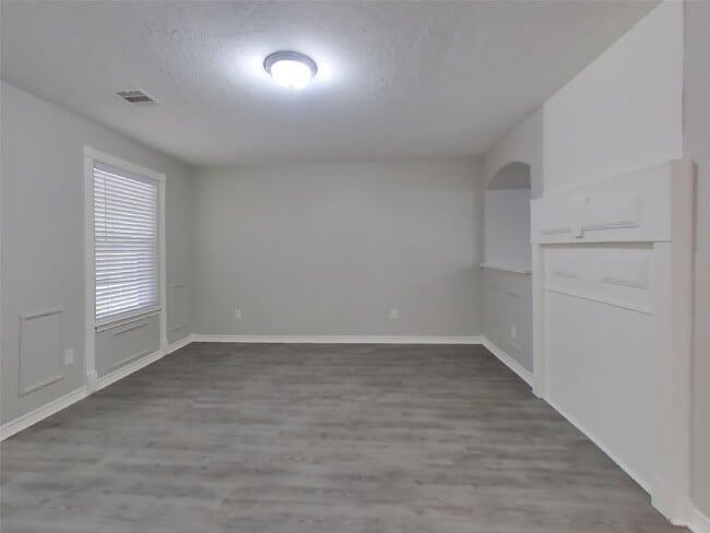 Photo - 729 Forest Ln Dr