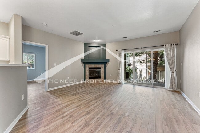 Building Photo - Charming condo with Central AC! Unit 102
