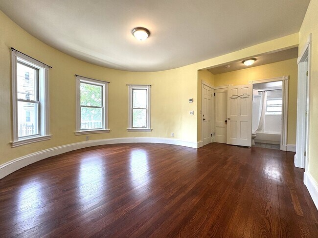 Photo - 72 Winchester St Unit 1