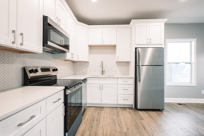 Building Photo - UNIT B