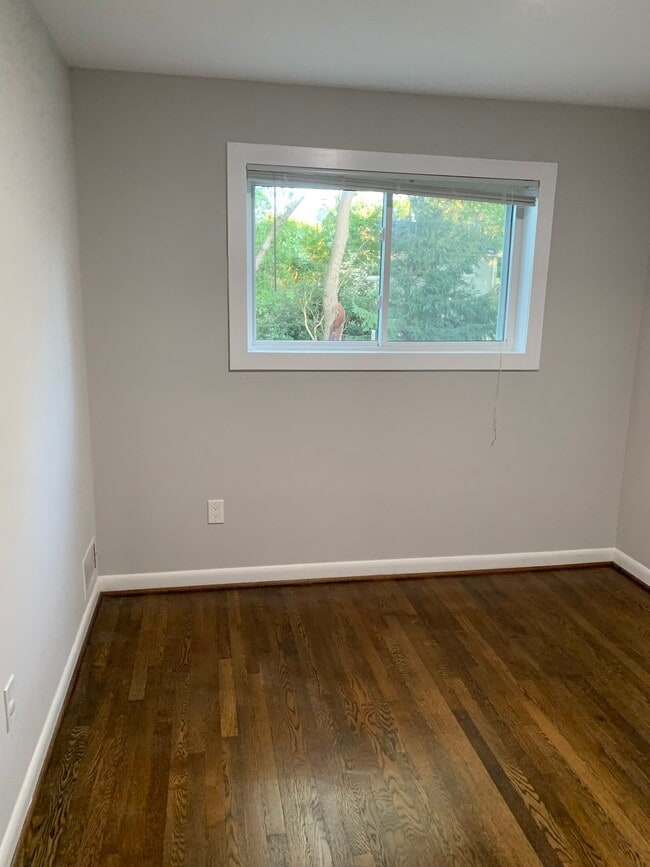 Photo - 10031 Renfrew Rd