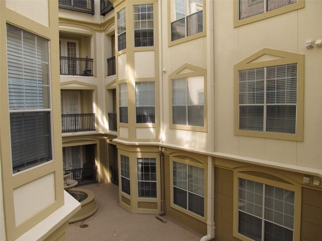 Building Photo - 7575 Kirby Dr Unit True