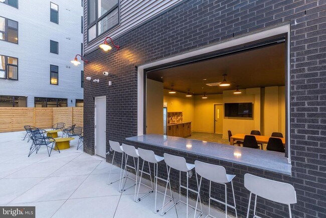 Photo - 629 W Girard Ave Unit 305