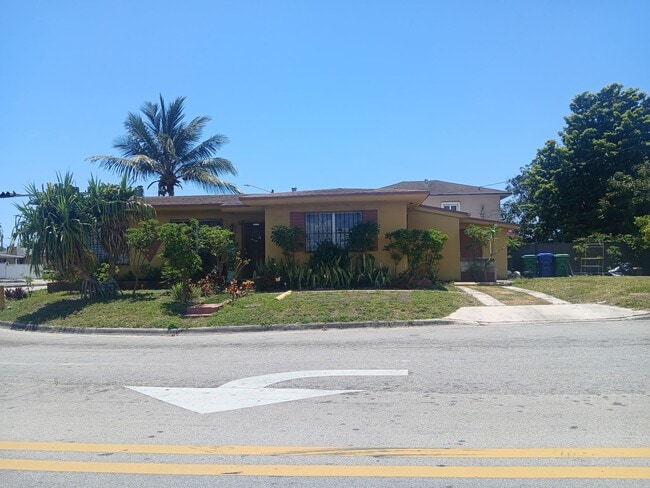 Photo - 1702 NW 3rd St