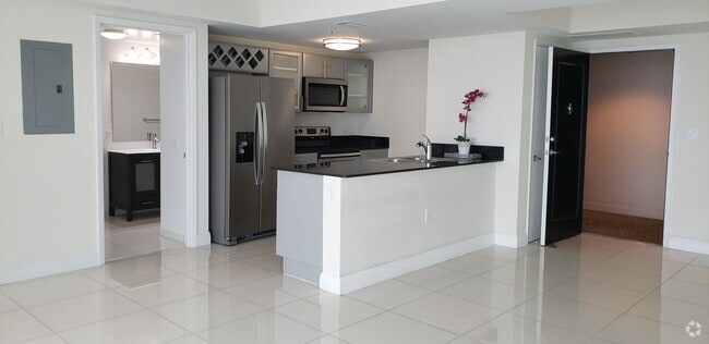 Building Photo - 1861 NW S River Dr Unit # 2603 Rental