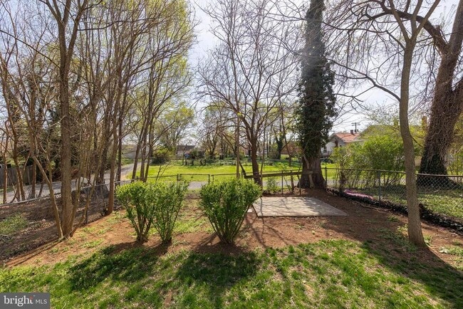 Photo - 31 W Southwerk St