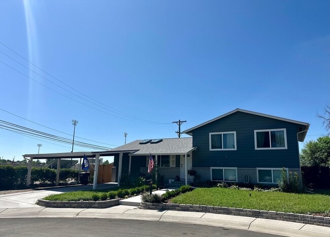 Charming 4 Bedroom Home w/ A/C in Security - Charming 4 Bedroom Home w/ A/C in Security