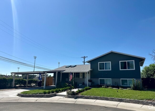 Building Photo - Charming 4 Bedroom Home w/ A/C in Security