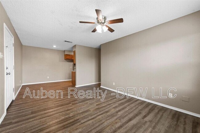 Photo - 319 SE 3rd St Unidad 104