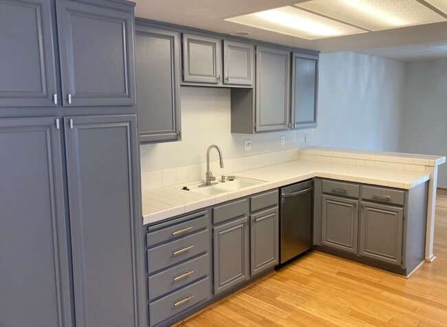 Photo - 13516 Apricot St