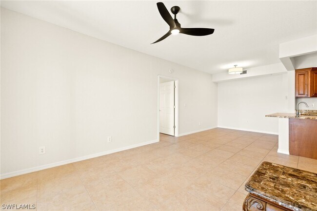 Building Photo - 6401 Aragon Way Unit 204
